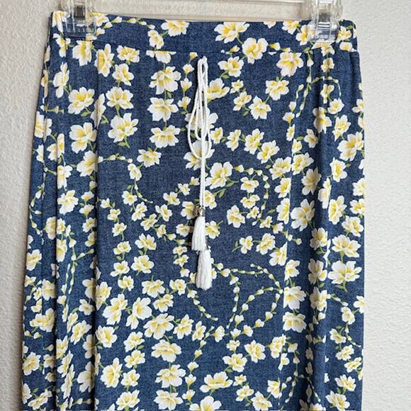 Emi & Joe Floral Daisy Stretchy Maxi Skirt Size Medium - Picture 2 of 9